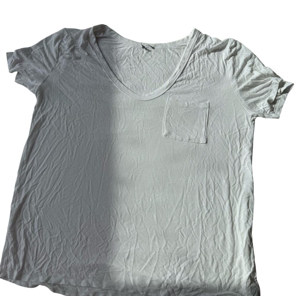 White no brand basic short sleeved shirt